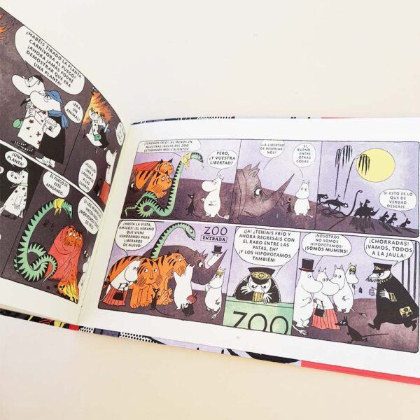 el valle de los mumin se transforma en una selva-el valle de los mumin-tove jansson-mumin-moomin-libros de moomin-libros de los moomin-libros de los mumin-troll-mumin troll-hipopotamo-comic-historieta-ilustradora-ilustracion-coco books-libros-libros ilustrados-libros recomedados-gato-gatopez-pez-gatopez libreria-libreria-barrio italia-santiago de chile