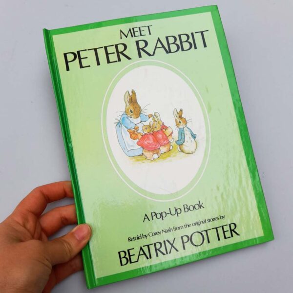 peter rabbit comes home-peter rabbit in mr mcgregors garden meet peter rabbit-Benjamin Bunny visits Peter Rabbit-Peter Rabbit-beatrix potter-peter conejo-conejos-rabbits-primos-amistad-aventuras-pop up book-libros pop up-libros de coleccion-ilustracion clasica-libros recomendados-ilustracion-bratrix potter libros-benjamin-benjamin bunny-gato-pez-gatopez-gatopez libreria-libreria-barrio italia-pop up